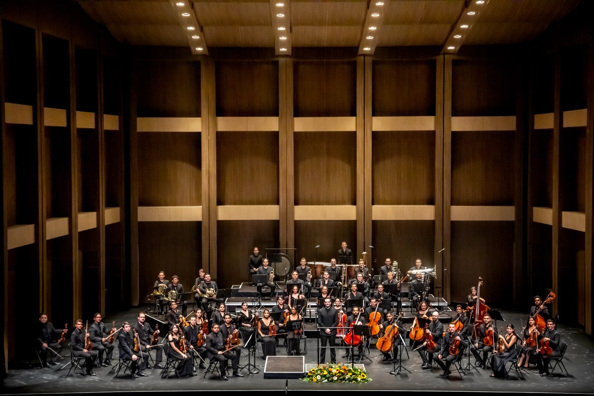 ConjSantander's tweet photo. La Orquesta Solistas de América bajo la dirección de Iván López Reynoso interpretará la 6ta Sinfonía de Beethoven, "La pastoral". @ivanlopezr_dir 

Con este concierto arrancamos el integral de Sinfonías de Beethoven.

21 de enero, boletos en https://t.co/tvOicd7DPa https://t.co/FyDDsS2WvE