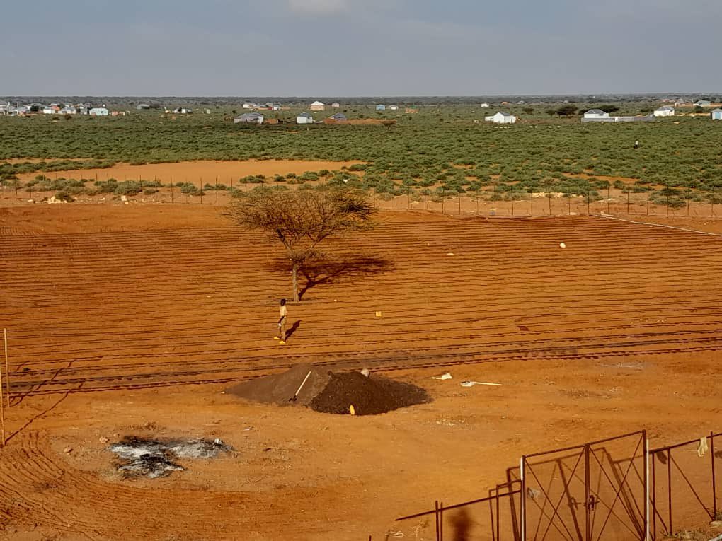 musse408's tweet photo. Abudwak🌱🚜 ✋
Kooxdeena farsamada ayaa magaalada caabudwaak ka hirgaliyay farsamada waraabka tifqinta ( Drip Irrigation 💧) , Tani waxay calaamad u tahay isbeddelka muhiimka ah ee kacaanka habka aan u wajaheyno beeraha 🌿💦 .
#HecterAgriTech
#DripIrrigation . 🚜💧 https://t.co/u8tJNguctq