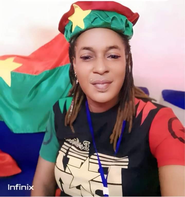 kaayssat's tweet photo. 1/ Une combattante des libertés s'en ai allée. #FloFlo, je n'oublierais jamais tes lives et l'espoir que tu as donné à toute la jeunesses du Burkina Faso. Que ton âmes repose en paix sur les terres des hommes intégres . https://t.co/jyYHe7NcaH