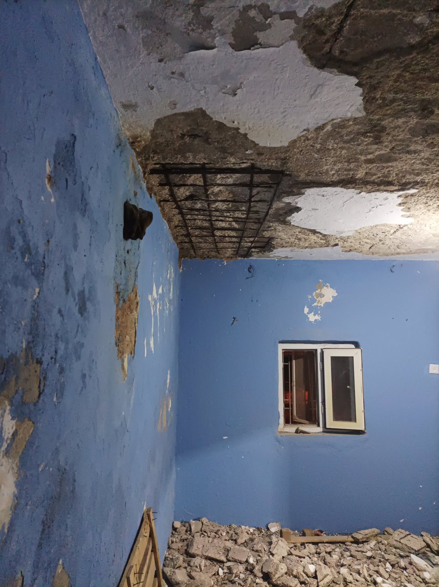 celikmahmut47's tweet photo. LÜTFEN SESİMİ YETKİLİLER ULAŞTIRMAMDA YARDIMCI OLUN!!!
Merhaba arkadaşlar ben Mahmut. Mardin- Dargeçit Kılavuz köyünde yaşıyorum. Lise son sınıf öğrencisiyim. Hem okuyor hem çalışıyor hem de tek başıma hasta anneme bakmaya çalışıyorum. EVİMİZ AĞIR HASARLI. Başka bir eve taşınacak https://t.co/Yk4VJkPNkB