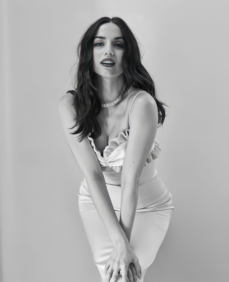 ApoyoAnaDeArmas's tweet photo. RUMOR: 
Ana de Armas interpretará a las gemelas en la próxima película de fantasía A24 del director Nicholas Ashe Bateman y el productor David Lowery.

La producción comenzará a finales de este año.

(vía @DanielRPK ) https://t.co/WczEFr8s2y