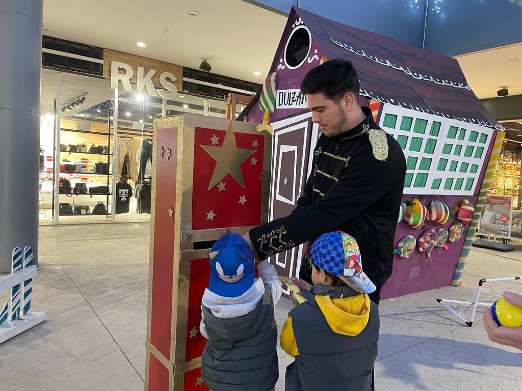cadenasermel's tweet photo. 🎪El @ParqueMelilla organiza con motivo de la #Navidad2023 numerosas actividades 

🎄Representaciones teatrales, buzón para los Reyes Magos... Todo con la atención de las monitoras de @SibilaTeatro https://t.co/WGAm0ILTlj