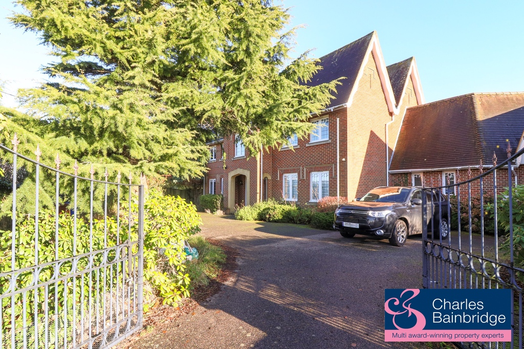 CBestagents's tweet image. Painters Forstal, Faversham 🏡

charlesbainbridge.com/properties-for…

#paintersforstal #faversham #kenthomes #ruralhomes #detached #familyhome #countrylife #countrydecor #moderncountry #countryside #countrysideliving #countryvibes #countryhome  #teamcanterbury #charlesbainbridgeestateagents