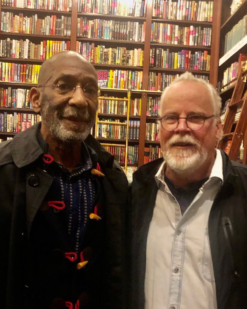 Doing some end of year stuff and just came across this picture of jazz legend @RonCarterBass at the shop last spring for our event with @Connellybooks. That’s definitely a photo for the bookshop archive…