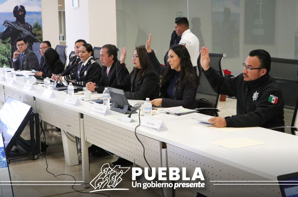 SSPGobPue's tweet photo. En el marco del Plan #PazSeguridadYJusticia, la SSP Puebla reforzó la operatividad de la @CAuxiliarGobPue durante 2023, con la entrega de 50 patrullas, 3 mil 600 uniformes y 200 armas de fuego al personal.

✅ Estos y otros resultados fueron presentados por la directora de la Corporación, Erika Guzmán, durante la cuarta sesión ordinaria de la Junta de Gobierno, encabezada por el secretario de Seguridad Púbica, Daniel Iván Cruz Luna.

Conoce más: https://t.co/KfTejDcWcZ