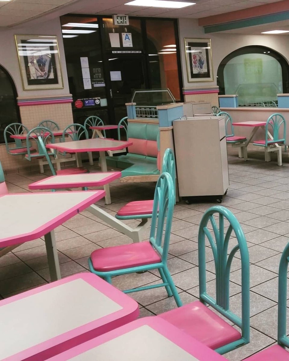 3CC0__'s tweet photo. 1990’s Taco Bell Decor https://t.co/frp6owpI4y