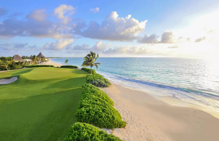 TeeTimesPub's tweet photo. #LIVGolf Course Preview - El Camaleón @ Mayakoba

LIV Golf’s first event will tee off in just 30 days so let’s look into what El Camaleón at Mayakoba has to offer!
This Greg Norman design has frequently been regarded as one of Mexico’s top courses. Most known for the natural caverns that are expertly worked into the course design. The cenotes, or caves, provide a unique visual that you wont find on many other courses in the world. I’ve attached a picture of one in the first fairway below, it’s around a 285 carry to the front of it and it’s right in the middle of the fairway and has been named the “Devil’s Mouth”. This hole generally plays as one of the hardest on the course.

What I like most about El Camaleón is the versatility of the course. At times it looks like you’re playing a resort course like Kapalua, but then other holes resemble a rainforest and you’re trying to avoid massive caves. While El Camaleón isn’t the hardest course you’re find on a professional circuit, it makes for a fantastic viewing experience and everyone that I know who’s played it has thoroughly enjoyed it.

El Camaleón played host to a PGA Tour event for several years, as recently as 2022 with the World Wide Technology in November of 2022. Viktor Hovland won in both 2020 and 2021 here. You may remember hearing about Matt Kuchar winning here and having some.. issues.. with his caddy afterward. Prior to LIV Golf coming here both Graeme McDowell and Pat Perez won here, in 2015 and 2016 respectively.

Last year’s event was a runaway as Charles Howell III put on an impressive display. While he only shot -3 in the first round (3 shots off the lead), he was able to follow that up with a strong -5 on the second day. Heading into the third round just one shot back from Peter Uihlein and Talor Gooch, he shot -7 on the opening 9 and gave himself a comfortable lead. He ended up winning the event by four shots and leading his @Crushers_GC team to a win at the inaugural event of the 2023 season.