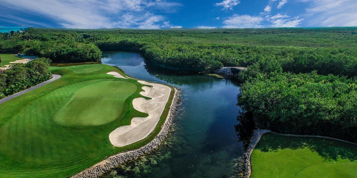 TeeTimesPub's tweet photo. #LIVGolf Course Preview - El Camaleón @ Mayakoba

LIV Golf’s first event will tee off in just 30 days so let’s look into what El Camaleón at Mayakoba has to offer!
This Greg Norman design has frequently been regarded as one of Mexico’s top courses. Most known for the natural caverns that are expertly worked into the course design. The cenotes, or caves, provide a unique visual that you wont find on many other courses in the world. I’ve attached a picture of one in the first fairway below, it’s around a 285 carry to the front of it and it’s right in the middle of the fairway and has been named the “Devil’s Mouth”. This hole generally plays as one of the hardest on the course.

What I like most about El Camaleón is the versatility of the course. At times it looks like you’re playing a resort course like Kapalua, but then other holes resemble a rainforest and you’re trying to avoid massive caves. While El Camaleón isn’t the hardest course you’re find on a professional circuit, it makes for a fantastic viewing experience and everyone that I know who’s played it has thoroughly enjoyed it.

El Camaleón played host to a PGA Tour event for several years, as recently as 2022 with the World Wide Technology in November of 2022. Viktor Hovland won in both 2020 and 2021 here. You may remember hearing about Matt Kuchar winning here and having some.. issues.. with his caddy afterward. Prior to LIV Golf coming here both Graeme McDowell and Pat Perez won here, in 2015 and 2016 respectively.

Last year’s event was a runaway as Charles Howell III put on an impressive display. While he only shot -3 in the first round (3 shots off the lead), he was able to follow that up with a strong -5 on the second day. Heading into the third round just one shot back from Peter Uihlein and Talor Gooch, he shot -7 on the opening 9 and gave himself a comfortable lead. He ended up winning the event by four shots and leading his @Crushers_GC team to a win at the inaugural event of the 2023 season.