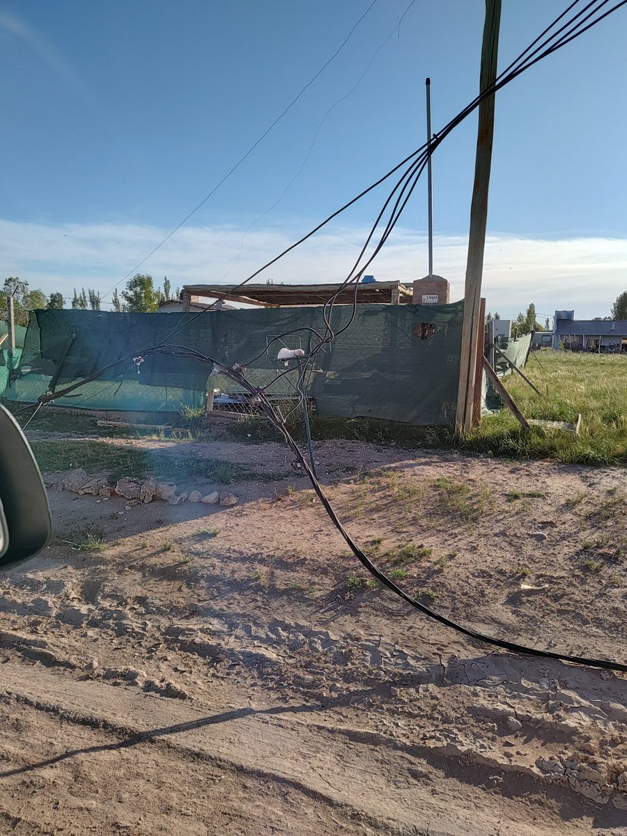 FrancoFrolla's tweet photo. El es mi suegro, tipo sencillo. "Si no llamo es que estoy bien" dice, hace 16 días que no tiene luz y de a ratos agua. Vive en Villa Bordeu, Bahía Blanca. Ciudad que sufrió perdidas irreparables en el tiempo. Otros esperan tener su chance de tener normalidad @EdesEnergia https://t.co/38G4WWS4Zk