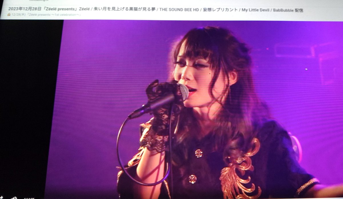 madbear369's tweet photo. 【1ページ目】 アーカイブでZeeleのライブを見た。本バンドの1周年イベント兼解散で、LAST LIVEでもあった。今回はDr. たまが、なんか終始ニヤニヤしてドラムを叩いていたのが気になった。Dark Marchenticな世界観のGOTHICALなstageは、やはりVisual度がメチャ
#Zeele #ガールズバンド #1周年 #解散 https://t.co/t9o0XJrzGL
