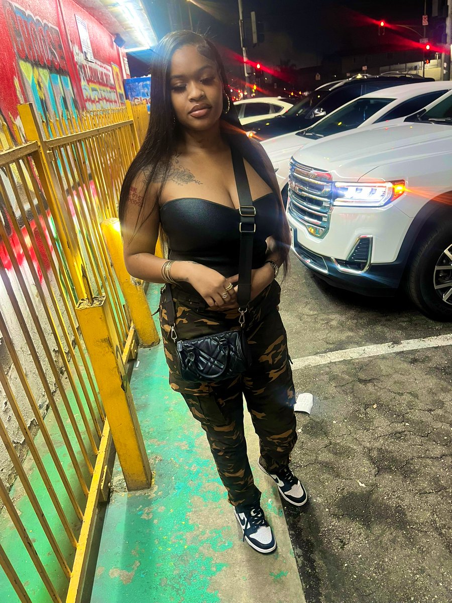 ThaaTruth4Real's tweet image. • HE MUST BE PARALYZED IF HE SAY HE AIN’T FEELING ME ♿️🫨🫨💋 #itsthatdeep