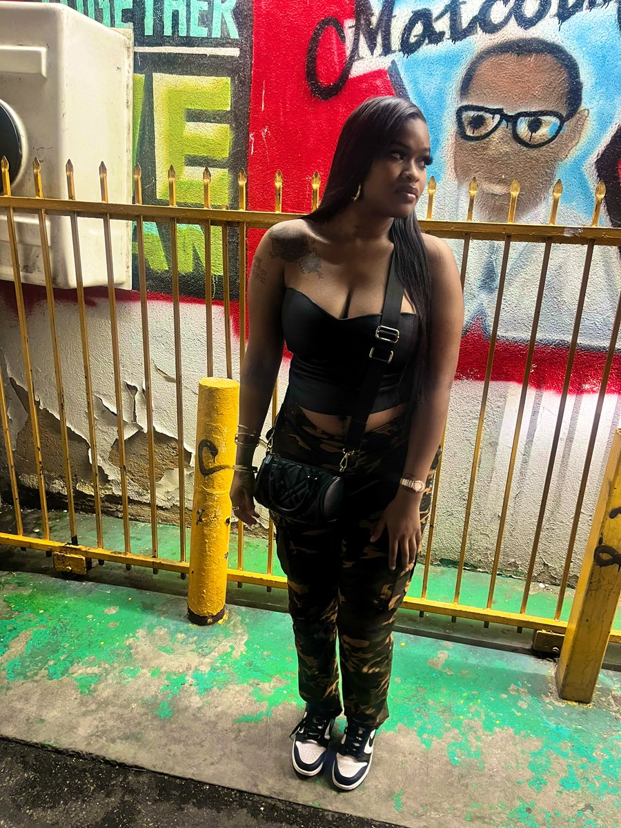 ThaaTruth4Real's tweet image. • HE MUST BE PARALYZED IF HE SAY HE AIN’T FEELING ME ♿️🫨🫨💋 #itsthatdeep