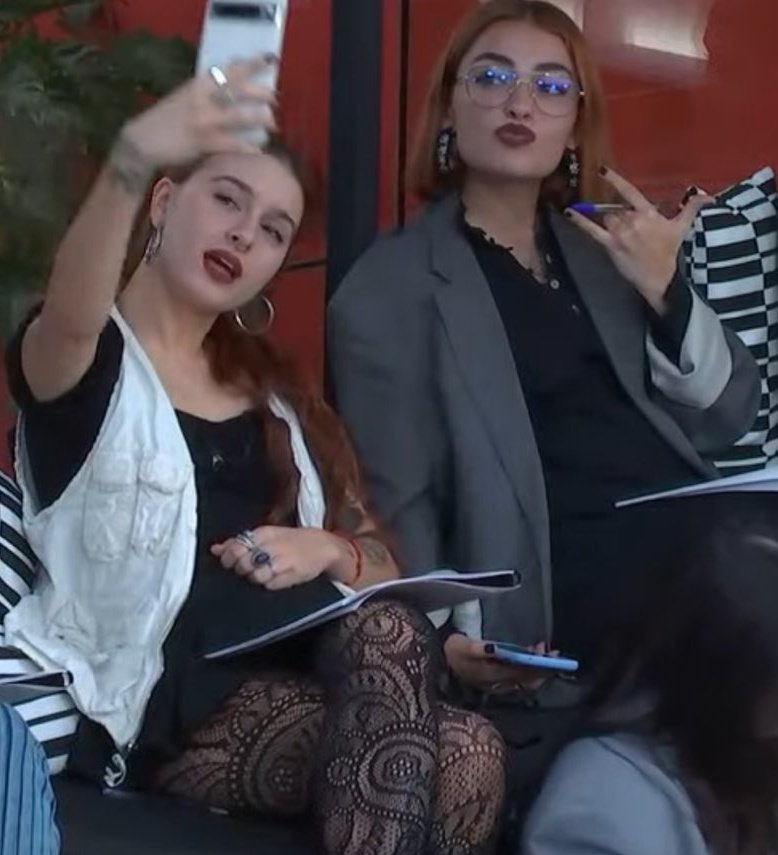 _comentandOT__'s tweet photo. El 1° directo de la 3° temporada? El mejor, si lo digo, mi gentecita❤️‍🩹
#OTDirecto2E https://t.co/kADZXG85dA
