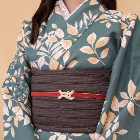 vgvd's tweet photo. 古くから縁起物として親しまれてきた蛇の帯留め。

あなたの帯にもぜひ・・・。

【suu-数-】大蛇帯留めWH

#大蛇　#白蛇　#帯留め
▼https://t.co/haghjn8E2i https://t.co/5Mx2zm5I0Y