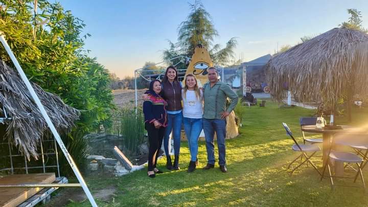 AngieAlvaradoJ's tweet photo. Disfruten estos últimos días de vacaciones en familia 🤗👨‍👩‍👧‍👦  y por supuesto, visiten #HuejotzingoPuebloMágico 🤩🔝. 

Los invito a conocer el restaurante Rancho San Marcos, ubicado en la Junta Auxiliar de San Luis #Coyotzingo, además de comer delicioso, pasarán un rato agradable 💯 y con bonitos paisajes de fondo 🙌.

#VisitaHuejotzingo 🙋‍♀️
#ConsumeLocal 🔝