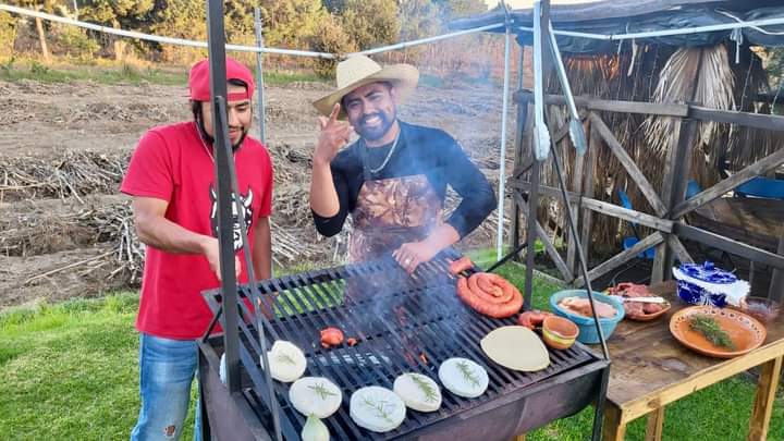 AngieAlvaradoJ's tweet photo. Disfruten estos últimos días de vacaciones en familia 🤗👨‍👩‍👧‍👦  y por supuesto, visiten #HuejotzingoPuebloMágico 🤩🔝. 

Los invito a conocer el restaurante Rancho San Marcos, ubicado en la Junta Auxiliar de San Luis #Coyotzingo, además de comer delicioso, pasarán un rato agradable 💯 y con bonitos paisajes de fondo 🙌.

#VisitaHuejotzingo 🙋‍♀️
#ConsumeLocal 🔝