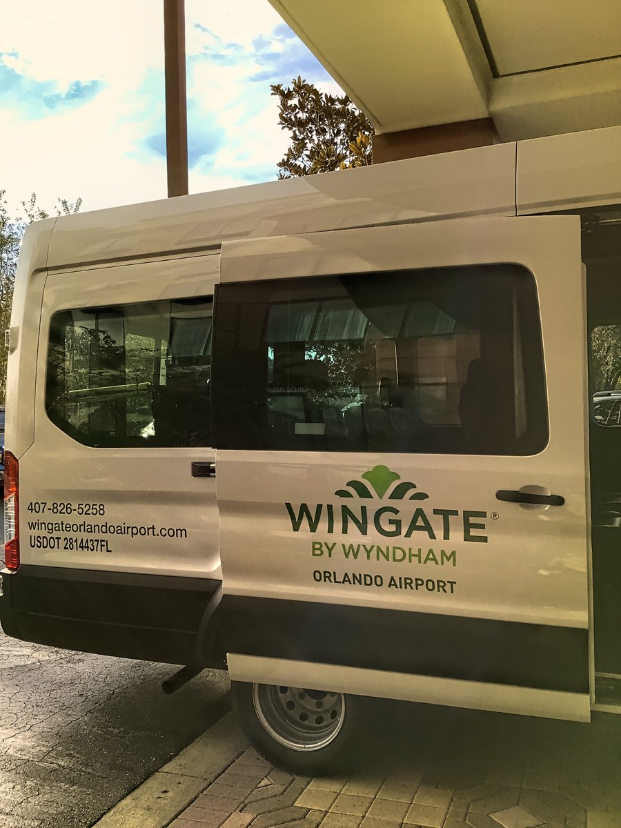 For the First #traveltuesday of 2024, we wanted to share our review from an overnight layover in Orlando.
bluebagredbag.com/orlando-layove…

We’ve found it’s beneficial to sleep in a bed instead of attempting to sleep on a plane or in an airport.

#layover #review #Orlando #bluebagredbag