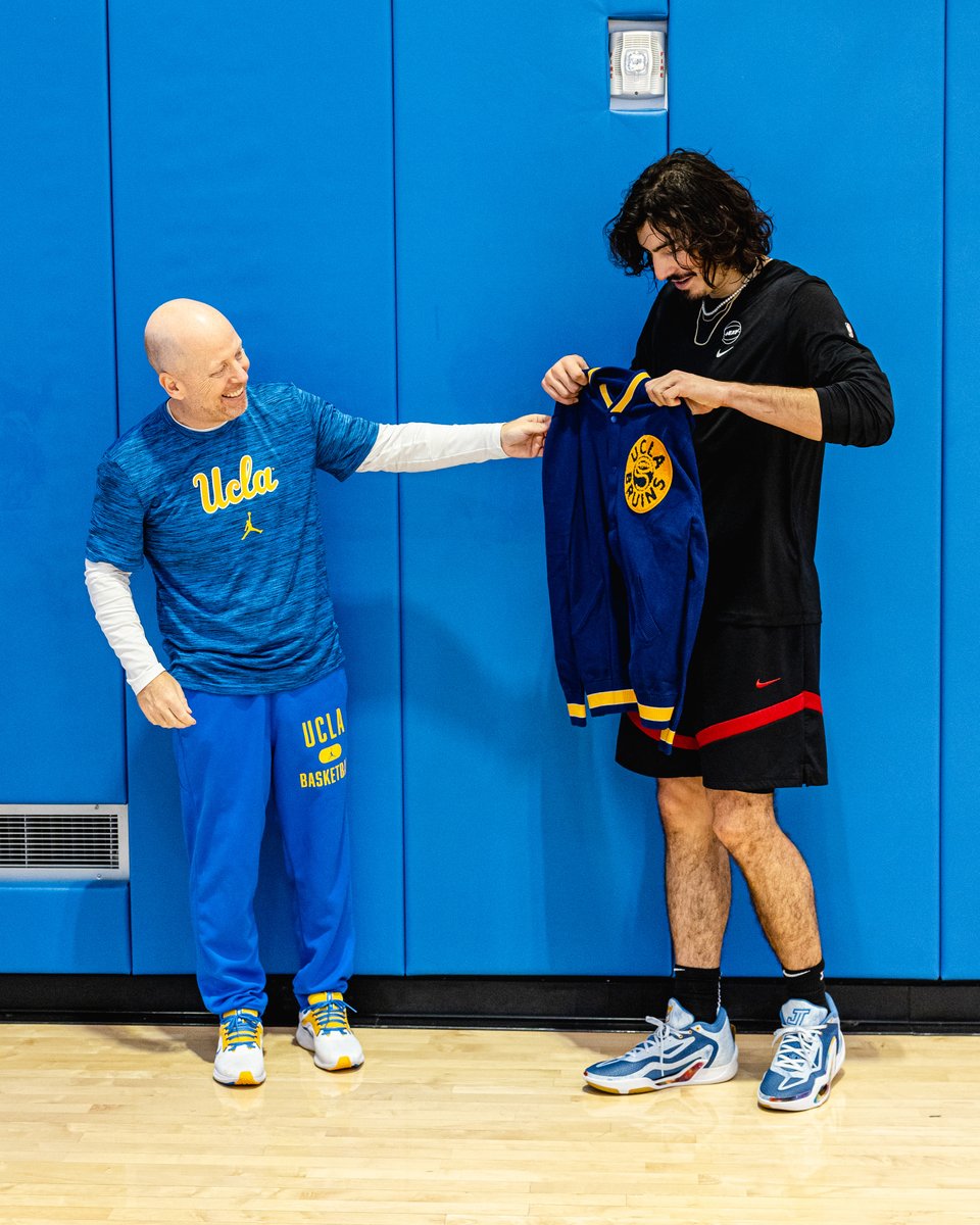 📍 𝐁𝐀𝐂𝐊 𝐎𝐍 𝐂𝐀𝐌𝐏𝐔𝐒. Excelling with the @MiamiHEAT, Jaime Jaquez Jr. was gifted the Bruins' John Wooden throwback jacket. #GoBruins | @jaquez_jr 🏀