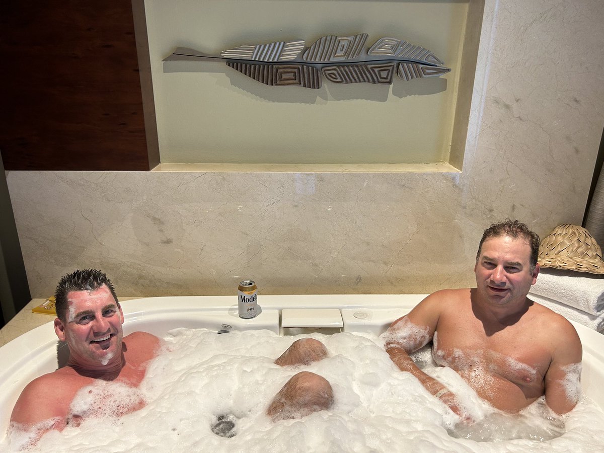 Benie19's tweet photo. How it started and how it’s going!  Friends that bath together stay together..  #30years. #mexico2024. https://t.co/1vg6s9c4m4