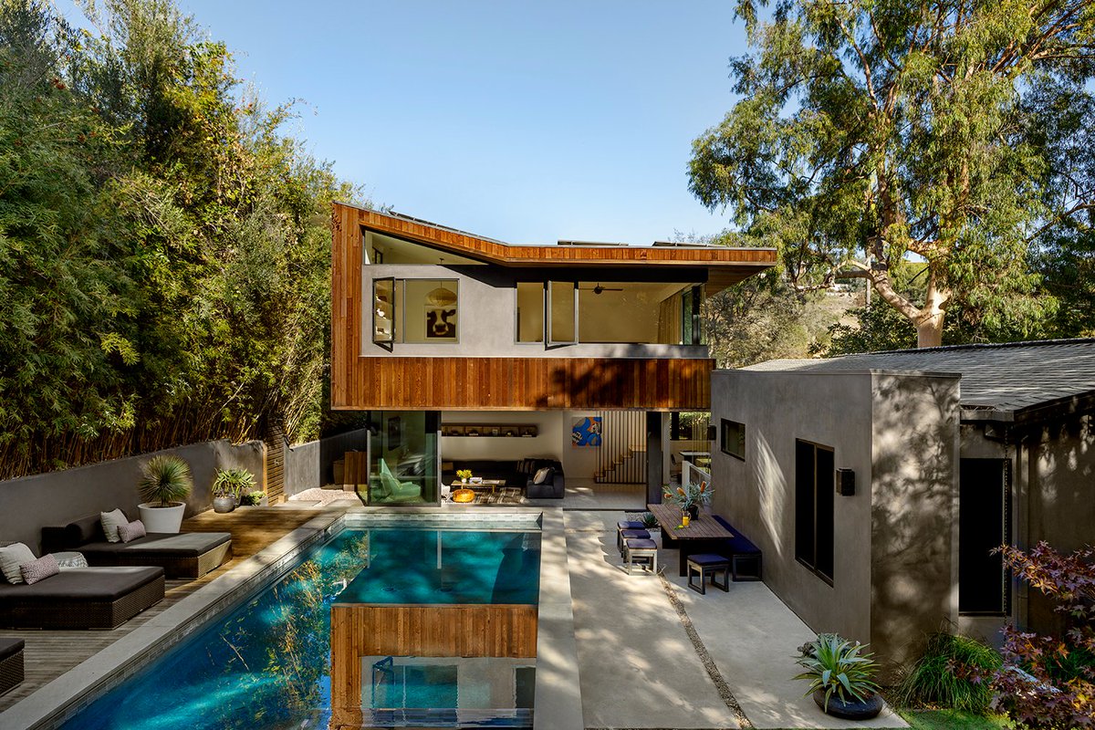 A ranch undergoes a contemporary metamorphosis, evolving into a modernized treehouse. Starting the new year with a feature in <a href="/casavoguebrasil/">Casa Vogue Brasil</a>, profiling the utopian characteristics of our Laurel Canyon home.

casavogue.globo.com/interiores/cas…

#assembledge #CASAVogue