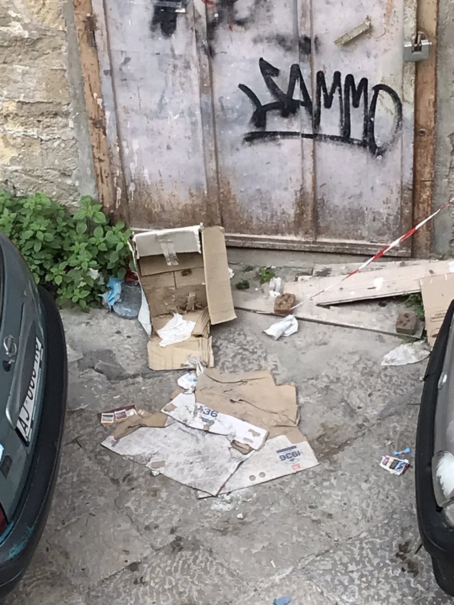 LauraBiffi's tweet photo. @RapPalermo Via Sedie volanti, sempre Palermo https://t.co/yyblHWorM1