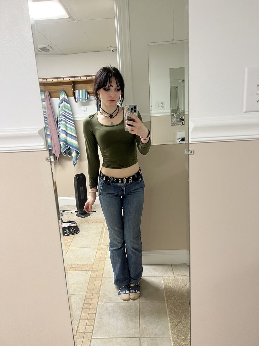 laxativemuncher's tweet photo. recovery bc 2 jan. 2024
not sure how much i weigh but probably between 112-116 based on my most recent weigh in. im officially weight restored. still very much in recovery and very easily triggered in my personal life. https://t.co/OUuWUkaqi8