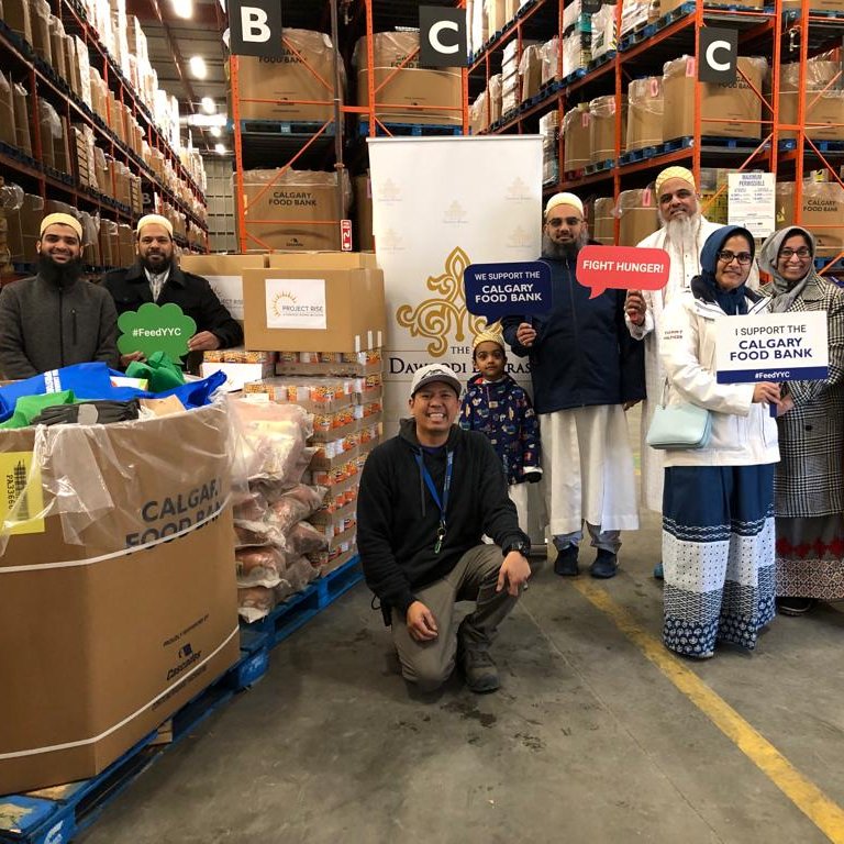 Bohras_Canada's tweet photo. Big thanks to Mayor @JyotiGondek for spearheading the 35th Annual Mayors Holiday Food Drive with @CalgaryFoodBank! The #Calgary #DawoodiBohra community was grateful to contribute 2700 lbs. of food &amp; cash donations. Ending 2023 on a high note with community spirit &amp; giving back!🍽 https://t.co/BWvf7Gop1F