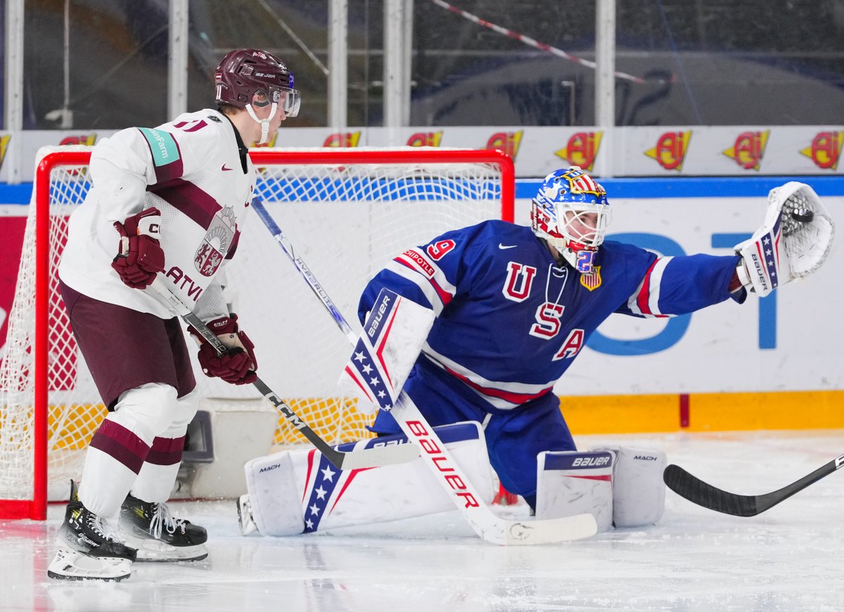 Félicitations à Lane Hutson et Jacob Fowler, qui passent en demi-finale du #MondialJunior!

Congrats to Lane Hutson and Jacob Fowler on reaching the #WorldJuniors semifinal round!

📸 Chris Tanouye/IIHF

#GoHabsGo