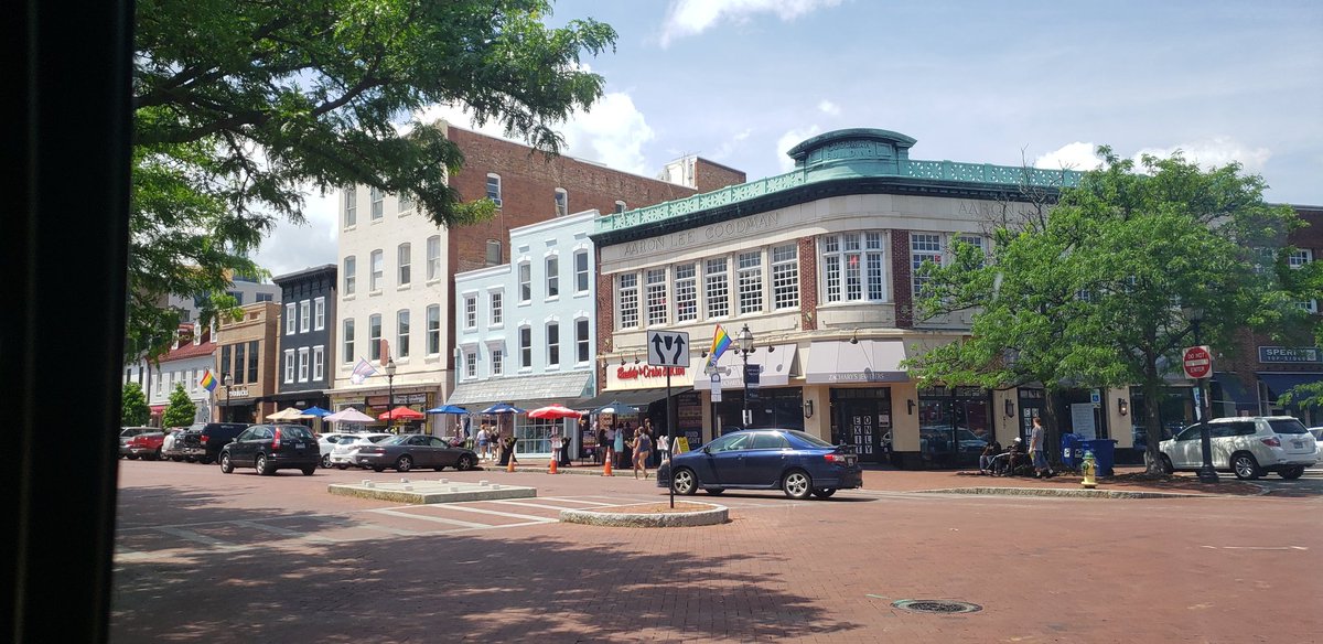 Here's some shots that I took of Downtown #Annapolis back in 2020.

@noah_shumway #downtownannapolis #architecture #mainstreet