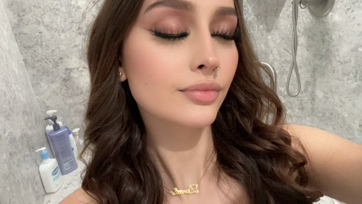 danieeezy's tweet photo. Going live on Of tonight at 9pm est https://t.co/rW3pq1UgnD https://t.co/K1Rf2OfMGu