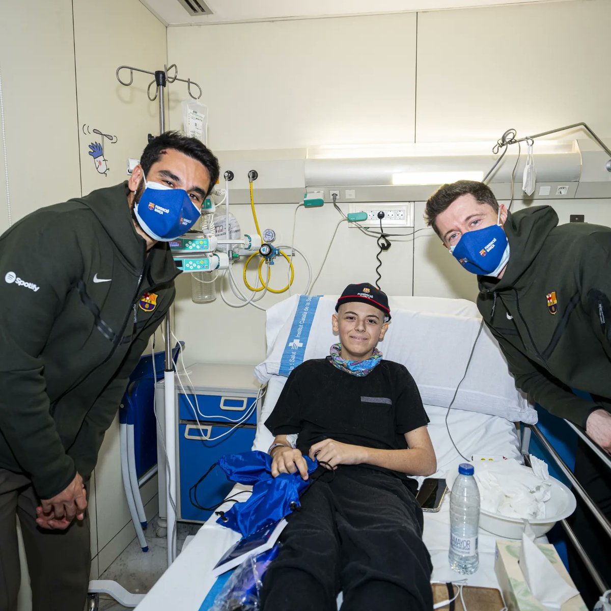 It's been great to spend some time at the Hospital Vall d'Hebron today and to see these kids smiling during a very challenging and difficult time for them and their families. Wishing all the best to all of them 💙❤