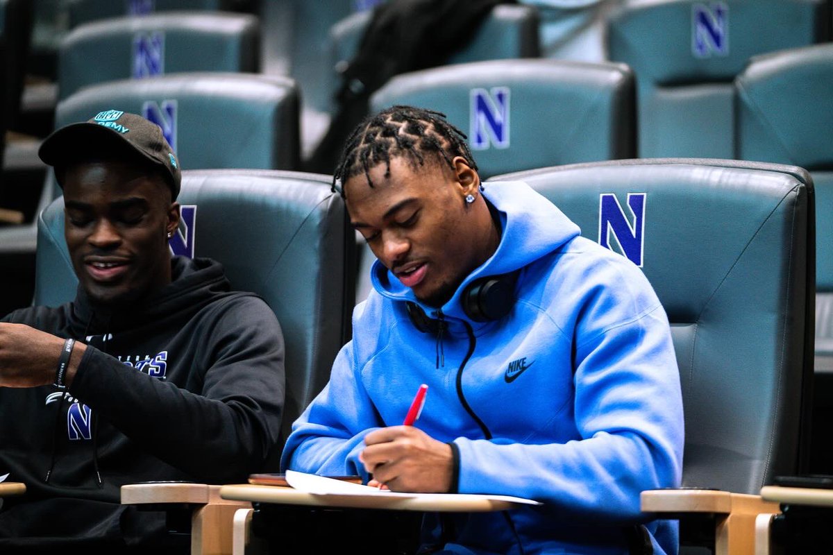 lolowithrow's tweet photo. New ‘Cats on campus 🏡👋

@NUFBFamily | #GoCats https://t.co/acLVMhLVZp