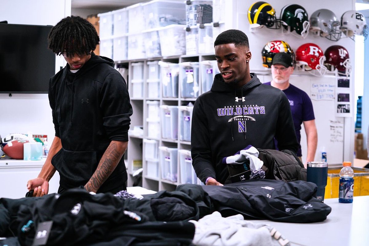 lolowithrow's tweet photo. New ‘Cats on campus 🏡👋

@NUFBFamily | #GoCats https://t.co/acLVMhLVZp