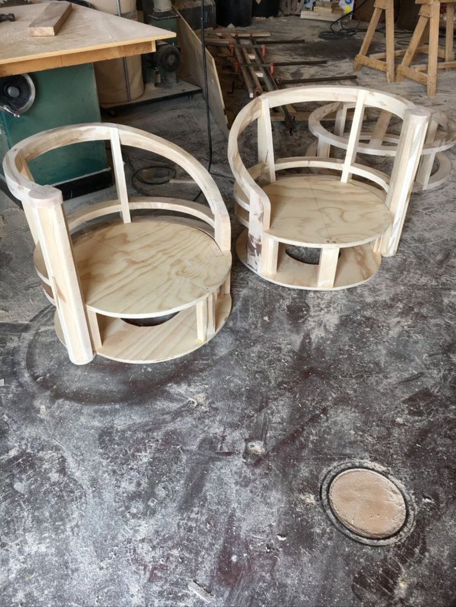 Mario_Molapo's tweet photo. @Ndaba_Luh Luxury furniture at a very affortable price. We are based in Kew near Sandton but deliver all over the country. 0693576242 https://t.co/krcdBjuuyQ
