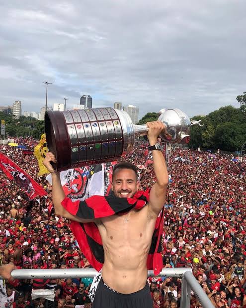 flamengrr's tweet photo. muito obrigada por tudo, ídolo. @evertonri https://t.co/iJOMMxy2Oo