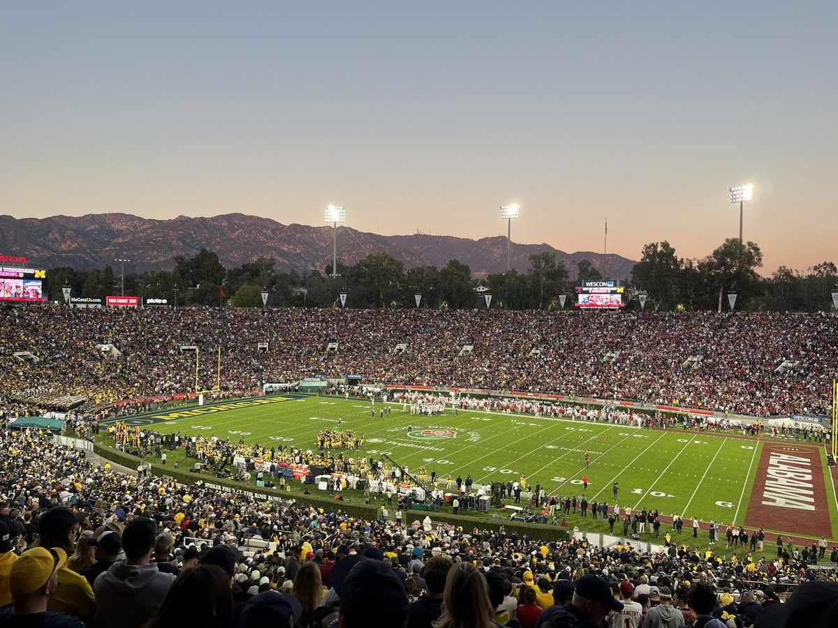 KendallRKnight's tweet photo. Little late but #HappyNewYear2024.

#GoBlue #RoseBowl https://t.co/wWQ1XfNko7