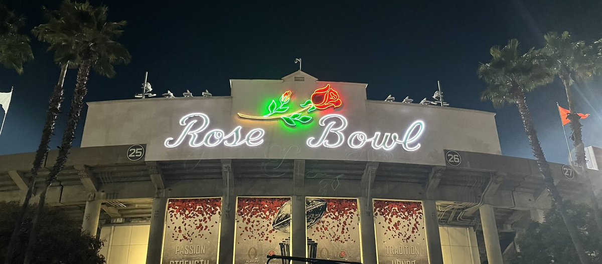KendallRKnight's tweet photo. Little late but #HappyNewYear2024.

#GoBlue #RoseBowl https://t.co/wWQ1XfNko7