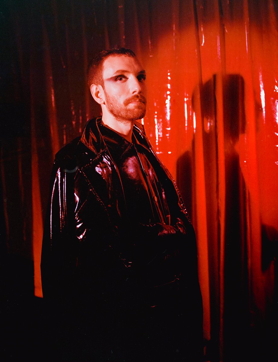 p_souche's tweet photo. J-7 ⌛ avant la sortie de mon prochain single "Monsieur Mystère"👨🎤🎶 sur les plateformes de streaming.
Rendez-vous le mardi 09 janvier 2024.
➡️ https://t.co/hCcwXDAZG8
#single #pop #popelectro #electro #scènefrancaise #chansonfrançaise #chanson #musique #paris #vinyle https://t.co/QfIpGnyMhT