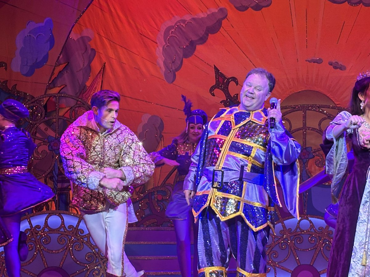 CF_Farrow's tweet photo. Another brilliant performance from Justin, Paul and the crew. The set pieces work really well for the neurodiverse who know what's going to happen now and next. Great fun!
#Readingpanto https://t.co/eYvvd7vNYc