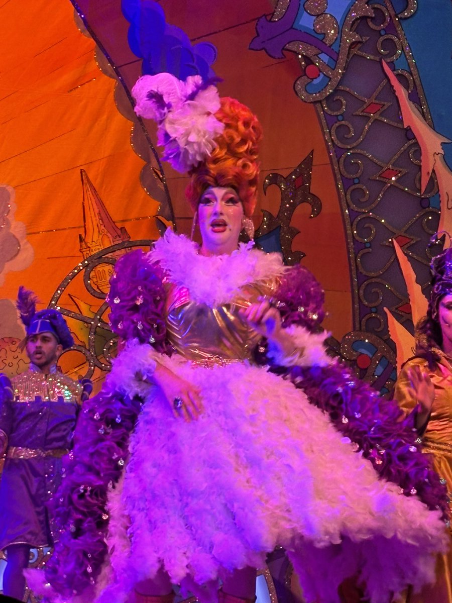 CF_Farrow's tweet photo. Another brilliant performance from Justin, Paul and the crew. The set pieces work really well for the neurodiverse who know what's going to happen now and next. Great fun!
#Readingpanto https://t.co/eYvvd7vNYc
