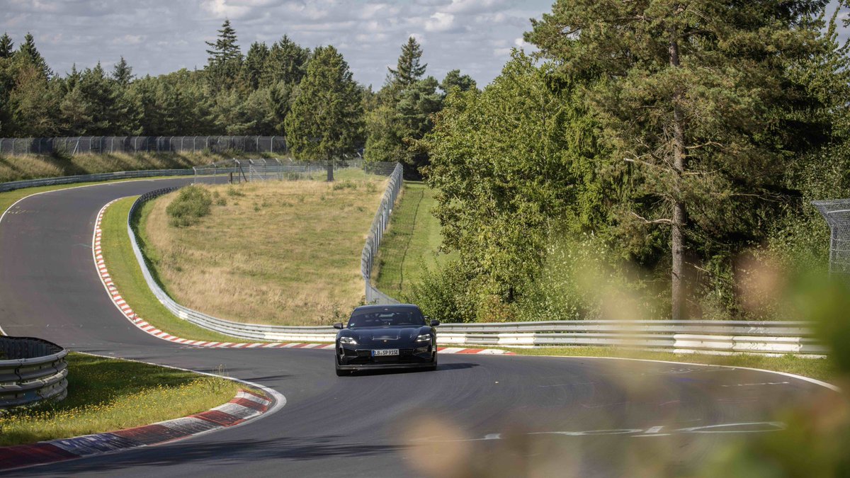 Twenty-six seconds is half an eternity in motorsport. Lars’ lap time of 7:07.55 minutes on the Nordschleife is sensational, putting the Taycan in the same league as electric hypercars,” says head of the model line, Kevin Giek.