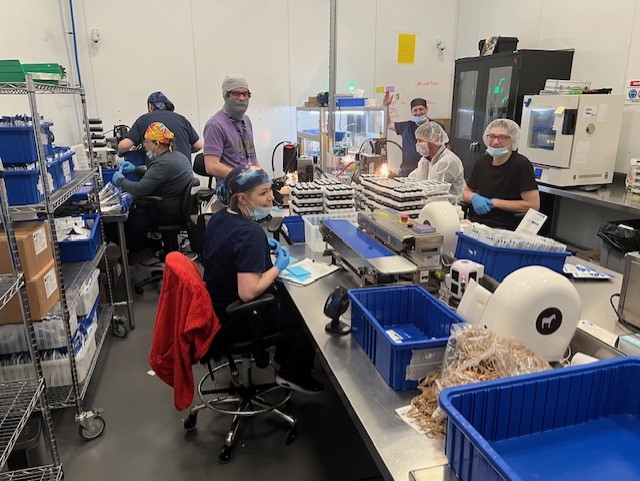 Curaleaf_Inc's tweet photo. Our Central Leadership team visited the Litchfield Cultivation Center the other week. Shout out to our Operations team for showing them the ropes on packaging our crowd favorites, Briq rechargeable vapes & Wana gummies. #Curaleaf #ONECuraleaf

📸: Scott B. (Director of Operations)
