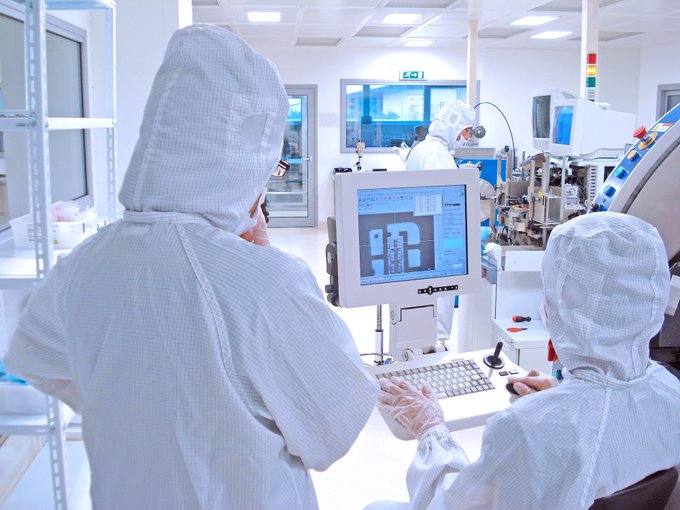 optoi_sensors's tweet image. Siamo specializzati nello sviluppo e nella produzione di microsistemi e componenti in #silicio, #sensori ottici smart, sistemi di visione e misurazione innovativi. Noi siamo il Gruppo #Optoi 🇮🇹 optoi.com/it/home #2gennaio #futuro #innovazioneconcreta