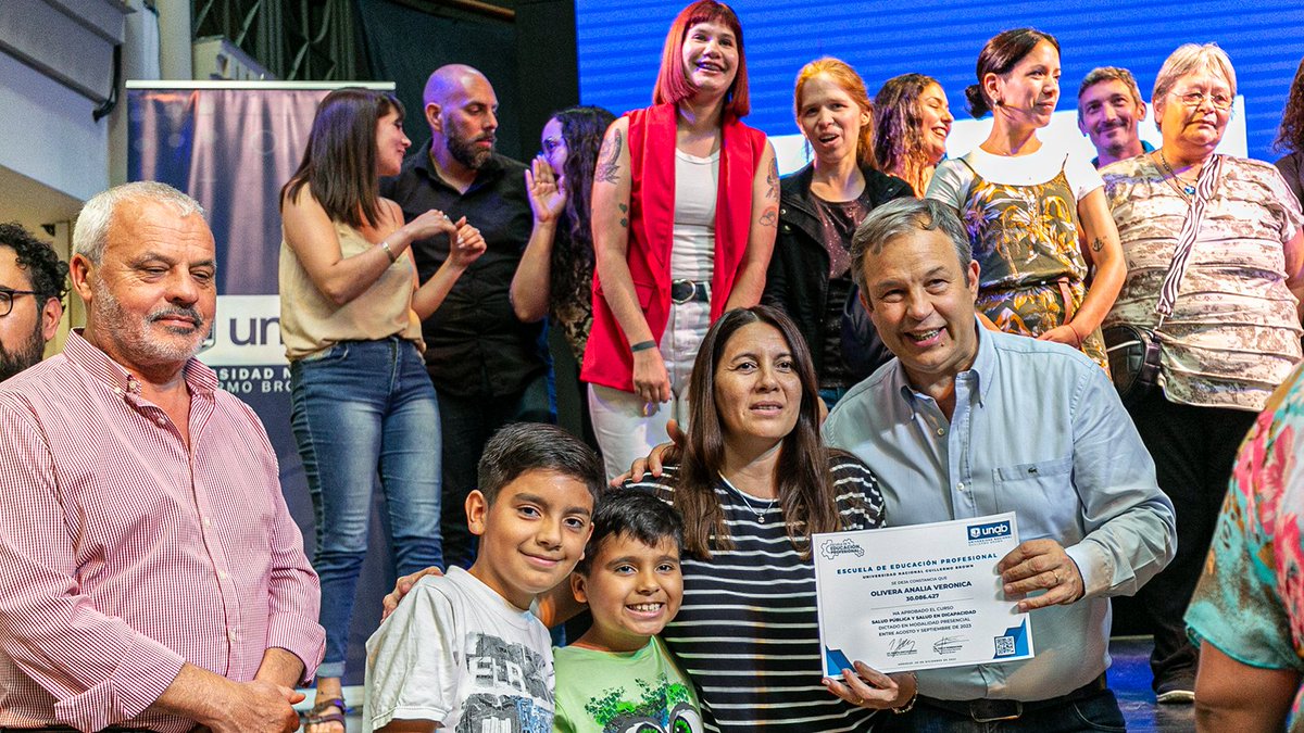 CascallaresPJ's tweet photo. Participamos de un acto realizado por la Escuela de Educación Profesional de la @unaboficial en el que se entregaron más de 270 certificados a estudiantes que concluyeron su formación en los distintos cursos y trayectos formativos realizados este año.

#BrownConVos https://t.co/avjz2KvuaV
