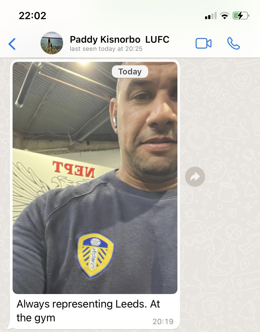 leedshunter's tweet image. Just been chatting to a former Leeds player…. He’s still wearing his #LUFC gear with pride… in Australia. This guy put his body on the line, I loved his attitude on the pitch 👊🏻👊🏻👊🏻. #sidebeforeself . Getting him kitted out in 719pmclothing.bigcartel.com