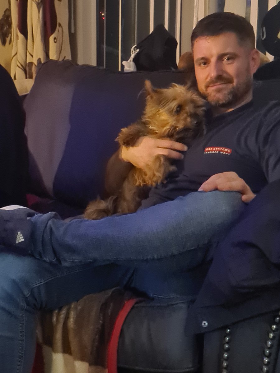 Here are some photos of my Dad's son, Simon and me on New Year's 'Eve...
I had a great time!
HAPPY NEW YEAR, Everyone.
xxx
🐕🐕🧙‍♂️💝💖👍