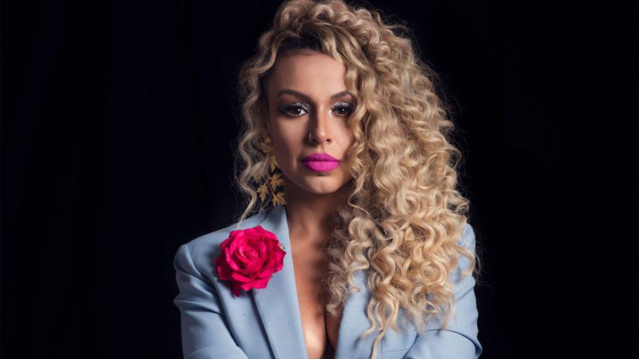 SenalColombia's tweet photo. La cantante @maiamusical se ha posicionado en el corazón de los amantes de la música tras más de 20 años de carrera musical.
A las 8:05 a.m. podrás verla en #CoronelEnSuLaberinto 👉https://t.co/do1WS7tU5G https://t.co/IJnRSKDx6b