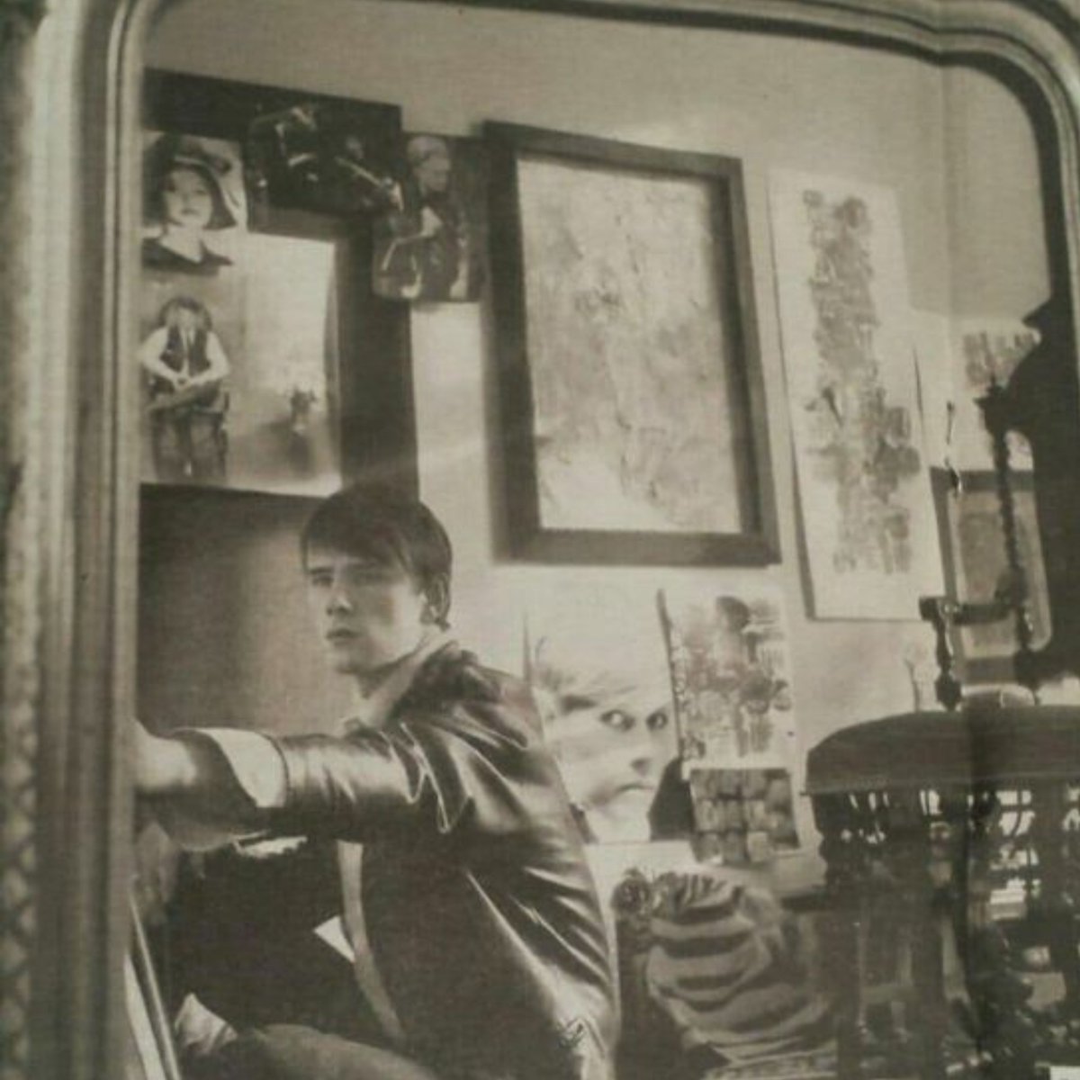 A Hard Day's Night.  A mirror into the artful muse of #StuartSutcliffe Genius on canvas or styling the Beatles iconic zenith.  Rediscover discerning #60sArt collection and celebrate the legend @SutcliffeEstate bit.ly/3GkyPdK     
#AllYouNeedXXX