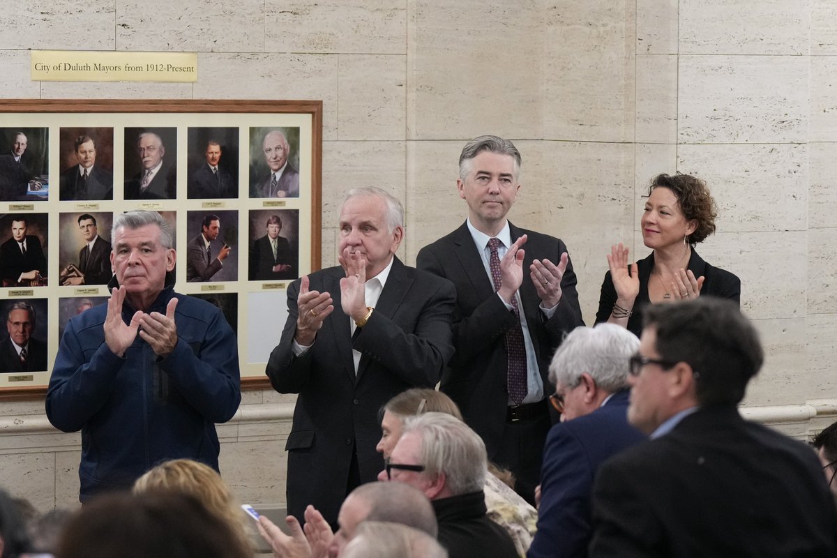 Roger Reinert @RogerForDuluth was just sworn in as Mayor of Duluth at a City Hall ceremony, attending were former Duluth Mayors John Fedo, Gary Doty, Don Ness, and Emily Larson