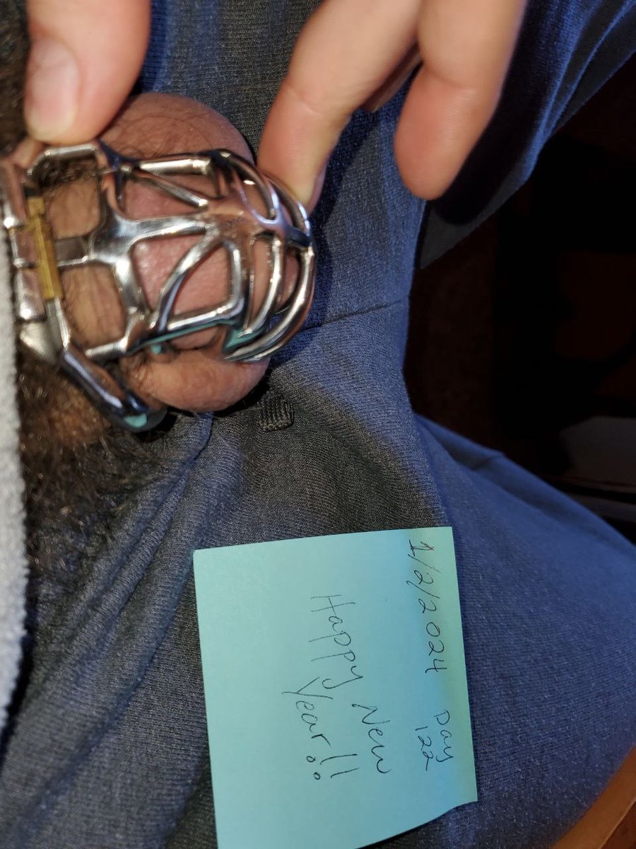Experimentmt406's tweet photo. Well, its now been over 4 months.  Only 3 ruined orgasms and lots of teasing.  He wants a break, Should I let him have one?
#chastitygames #chastity #gaychastity #denial #teaseanddenial #submissive #lockedup #locktober #mummification #Bondage #gaybondage https://t.co/DNOSUSEl9v